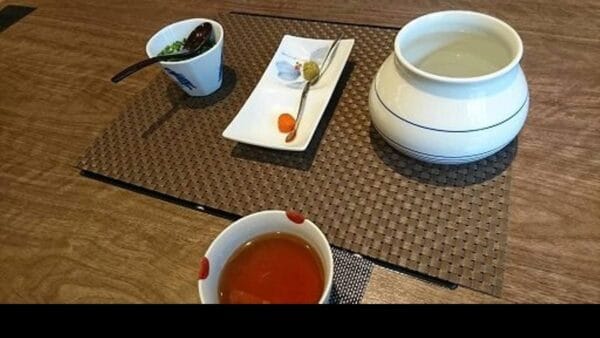 博多水たき濱田屋のスープと薬味