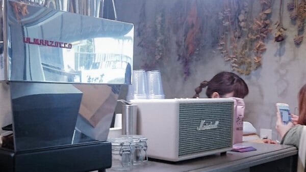 10 COFFEE BREWERS 福岡の店内