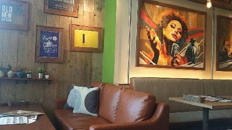 瓦カフェ ( Kawara CAFE & DINING )の店内