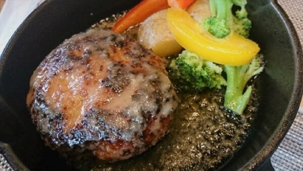 on A Table (オン ア ターブル)のメイン