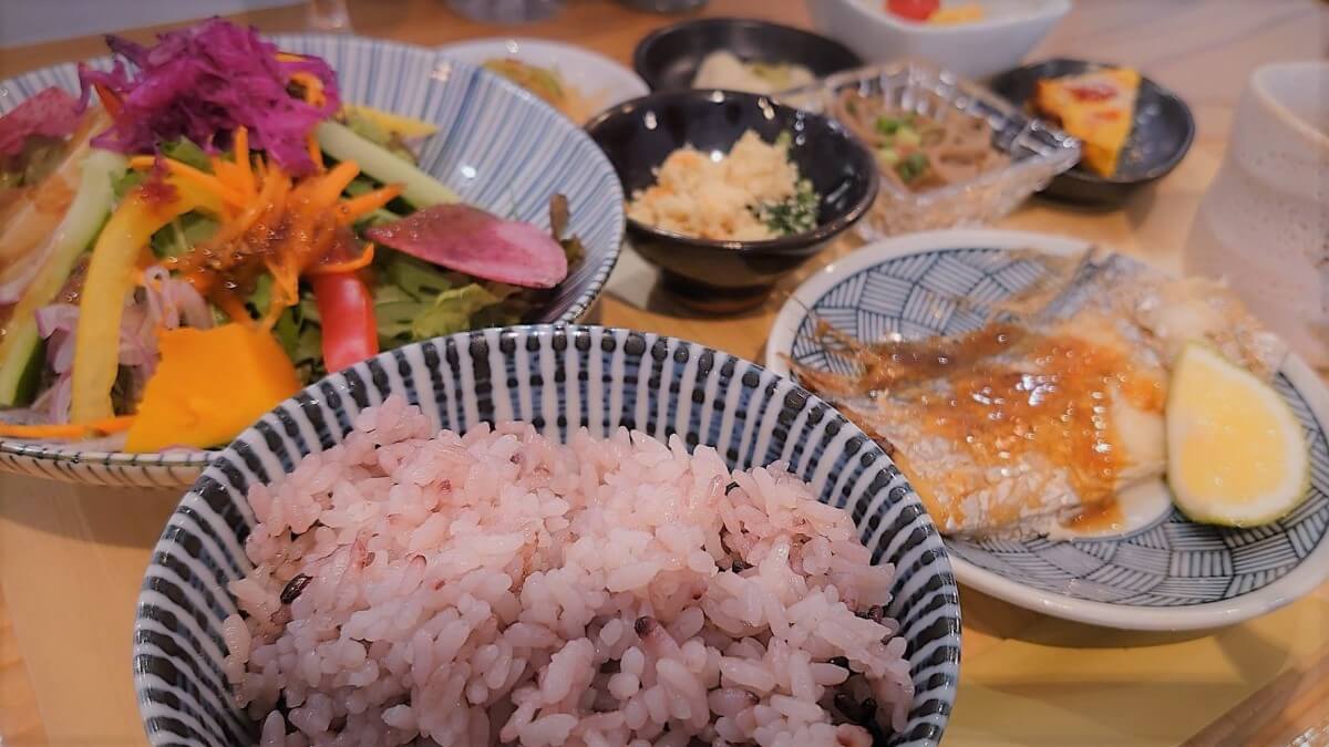 小料理屋 そのへんのご飯
