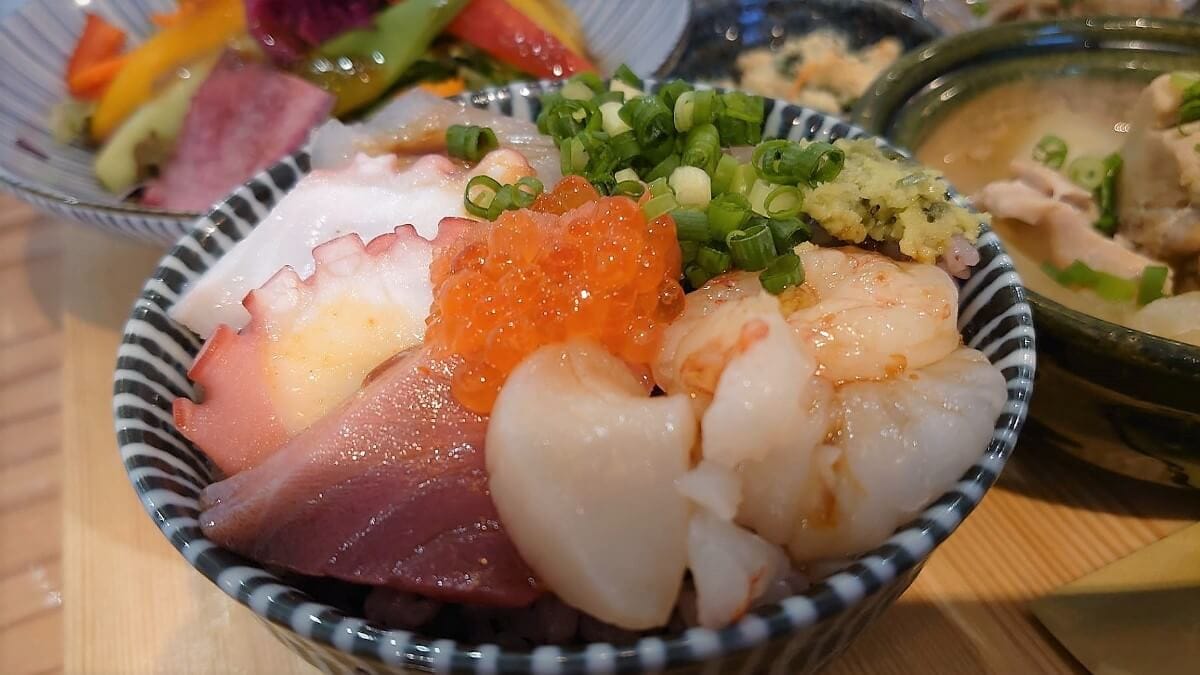 小料理屋 そのへんの海鮮丼