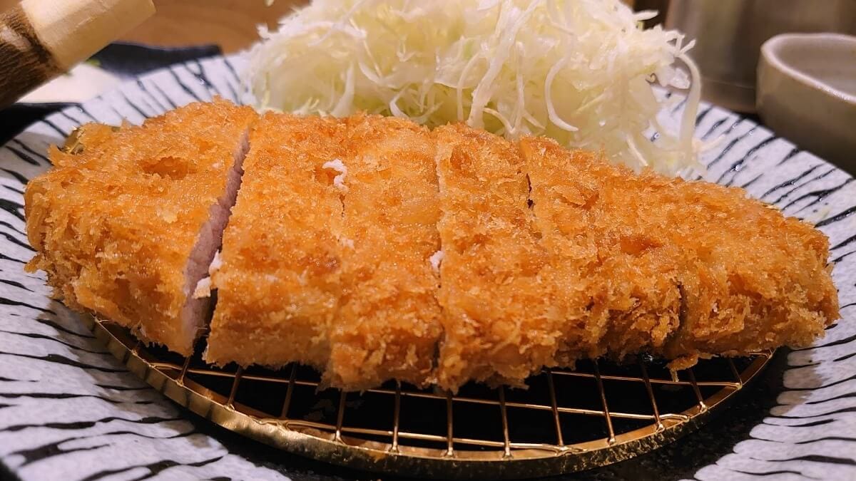 とんかつ知青/行列店 井のかわずの姉妹店 - メニューと価格 - 動画で