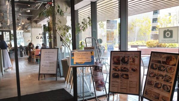 カフェオットー プラリバ CAFEE OTTO ROOF TOP GARDEN の入口