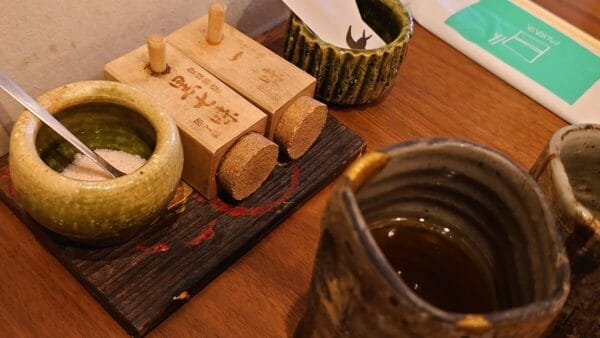 蕎麦茶と唐辛子と塩