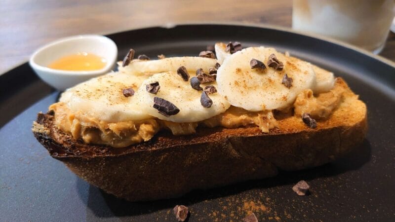 Sonu Sonuのピーナツバタートースト(ヴィーガン)