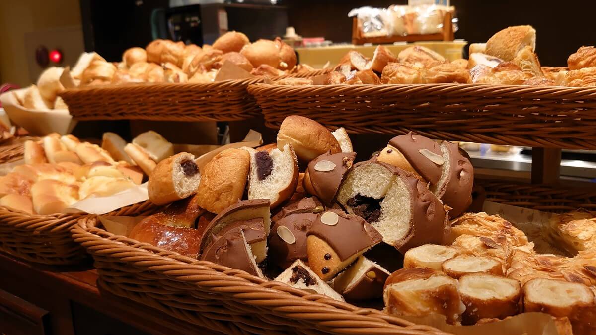 食べ放題のパン