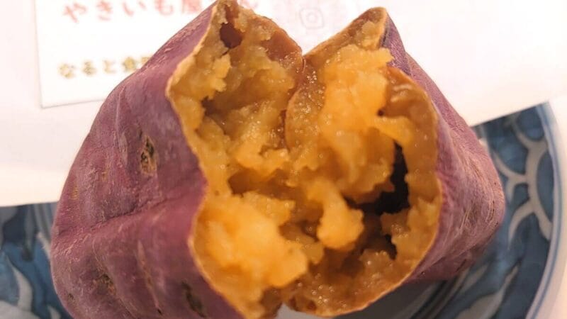 サイドパーキングのやきいも屋さんの焼き芋