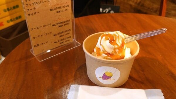 サイドパーキングのやきいも屋さんのアイスクリーム