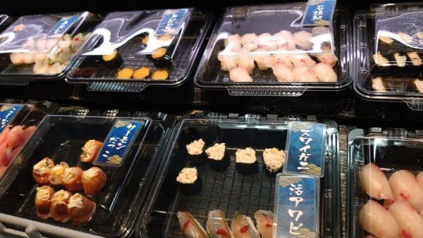 一環120円の寿司 活あわび