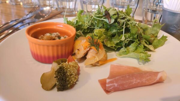 ビストロ COREの前菜とサラダ