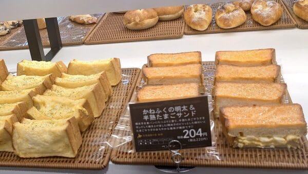 たまごがサンドされたパン