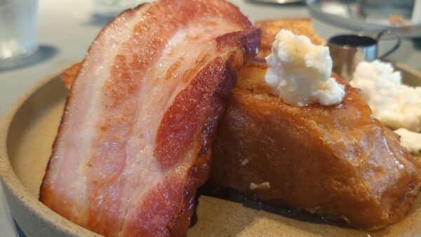 ベーコンとフレンチトースト